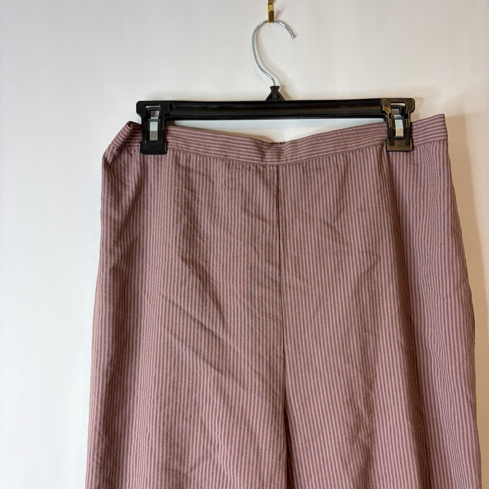 Pink Ruffle Hem Lace-Trim Bermuda Shorts - Picture 2 of 8